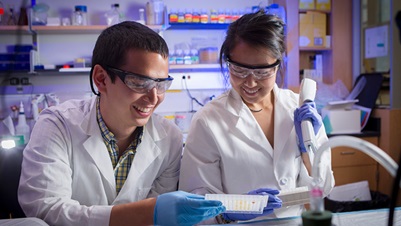 Teague Cole and Alice Jiang in the Roth Lab