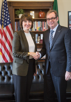 SfN President Richard Huganir with Rep. Cathy McMorris Rodgers (R-WA-5)