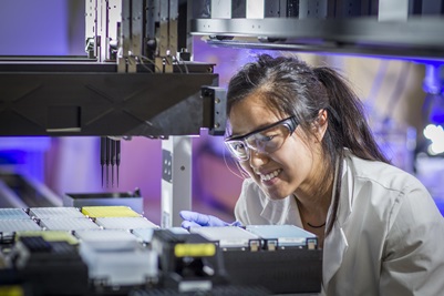 Alice Jiang inspects 'The Robot'