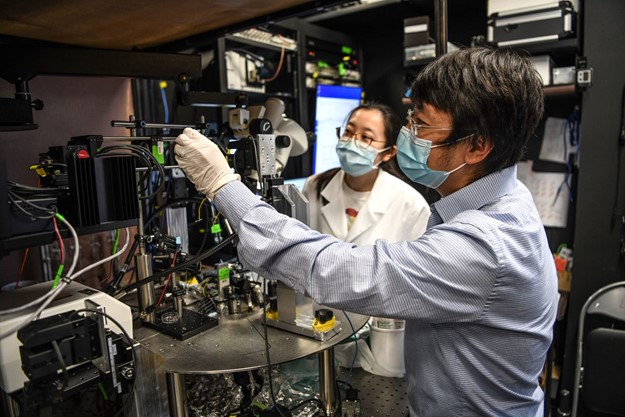 Nuo Li, PhD (right), of Baylor College of Medicine, was awarded the 2021 Young Investigator Award.