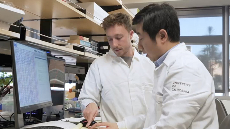 Lyle Kingsbury, PhD (left), of Harvard University Department of Molecular and Cellular Biology was awarded the Donald B. Lindsley Prize in Behavioral Neuroscience in 2022.