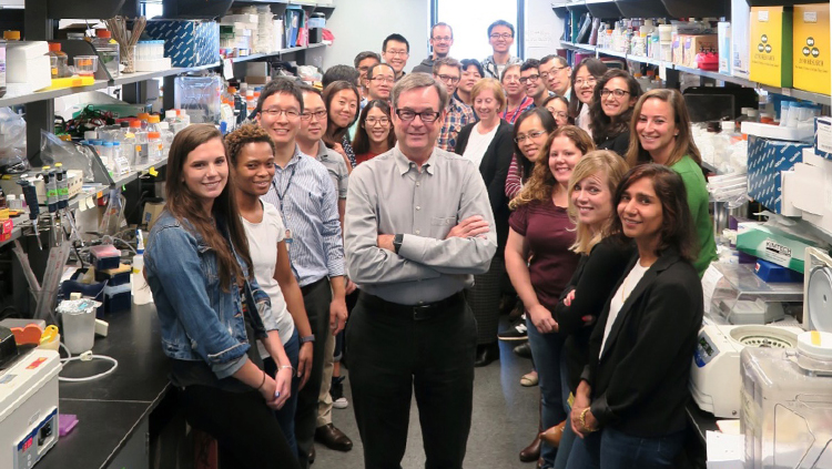 Richard Huganir, PhD (center), of the Johns Hopkins School of Medicine Department of Neuroscience was awarded the Ralph W. Gerard Prize in Neuroscience in 2022.