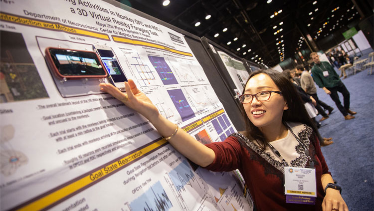 2019 TPDA recipient presenting her research during the TPDA Poster Session at Neuroscience 2019