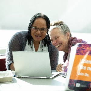 Neuroscience attendees looking at a laptop