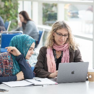 Neuroscience attendees looking at a laptop