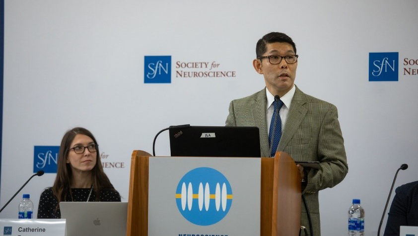 Neuroscience 2018 speaker presenting on gene therapy