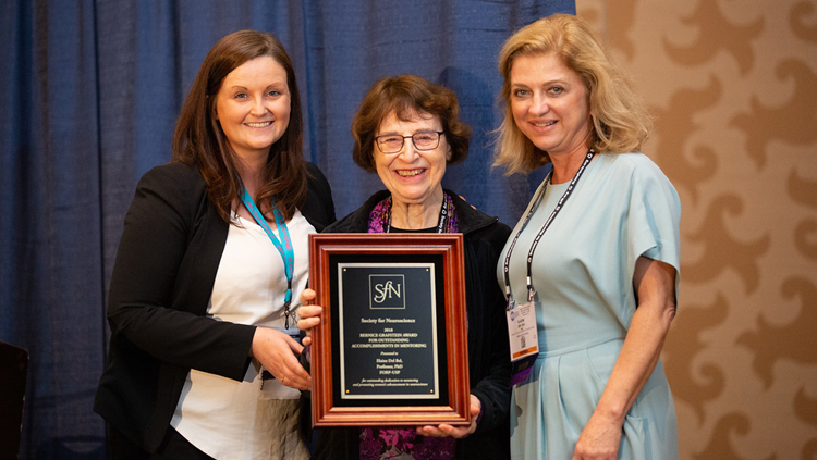 Elaine Del Bel, PhD, of the University of São Paulo, is honored with the Bernice Grafstein Award for Outstanding Accomplishments in Mentoring.