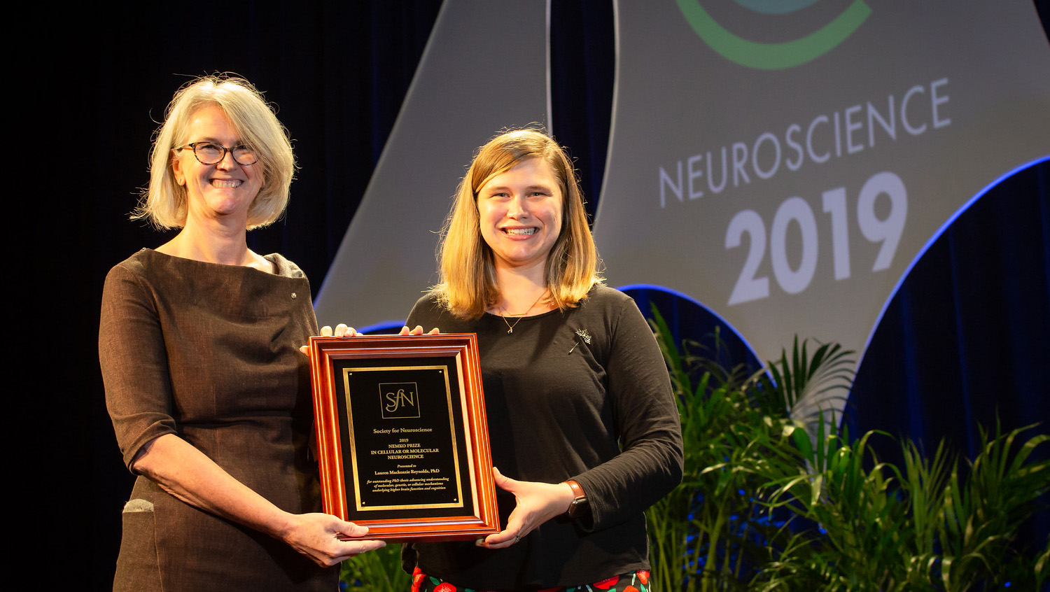 Lauren Mackenzie Reynolds, PhD (right), of Sorbonne Université accepts the Nemko Prize in Cellular and Molecular Neuroscience